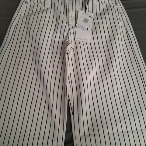 STRADIVARIUS PINSTRIPE JEANS SIZE 10