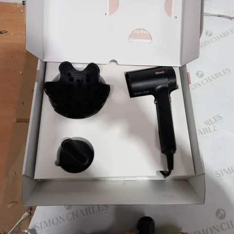 SHARK STYLE IQ HAIRDRYER & SYTLER