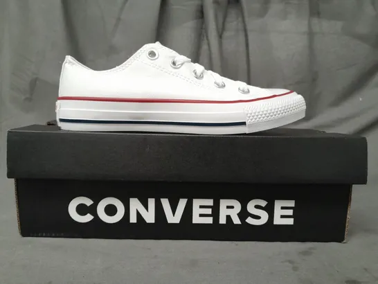 BOXED PAIR OF CONVERSE ALL STAR LOW SHOES IN WHITE UK SIZE 3