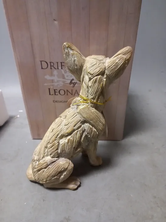 BRAND NEW DRIFTWOOD BY LEONARDO SITTING CHIHUAHUA