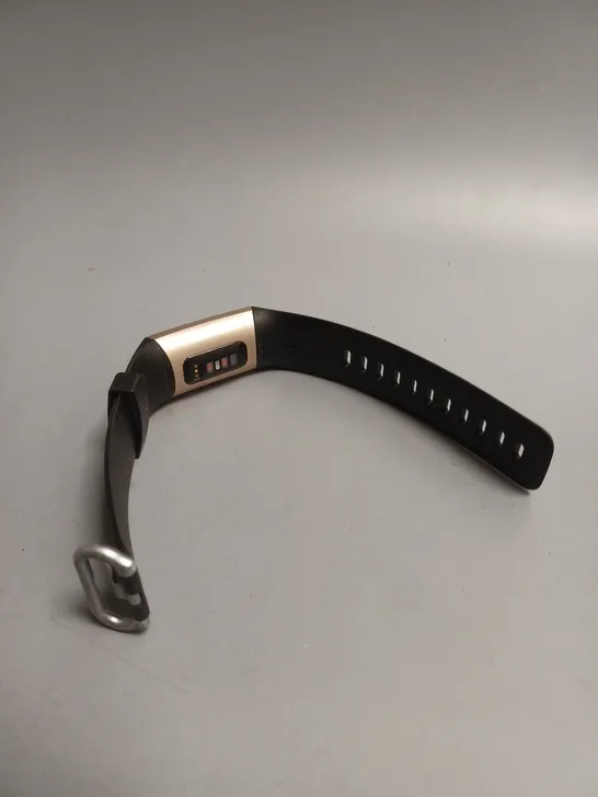 FITBIT CHARGE HEALTH & FITNESS TRACKER WATCH WITH RUBBER STRAP 