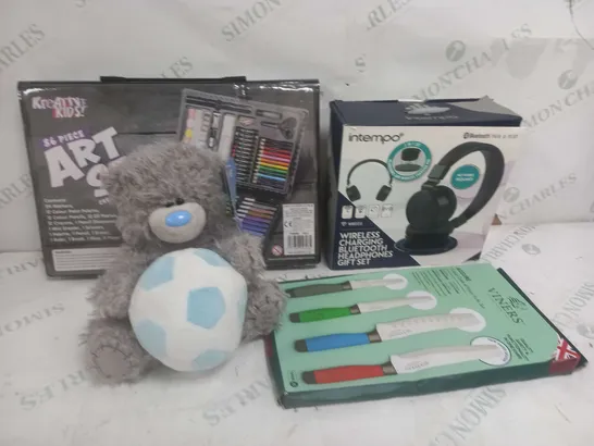 BOX OF APPROXIMATELY 10 ASSORTED ITEMS TO INCLUDE  TEDDY BEAR, HEADPHONES, KNIFE SET