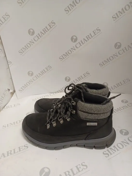 BOXED SKECHERS SYNERGY WARM TECH BOOTS, BLACK - SIZE 5