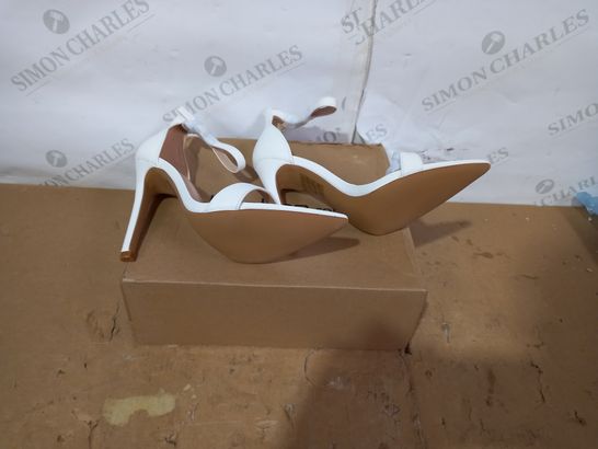 BOXED PAIR OF BOHOO HIGH HEELS SIZE 4