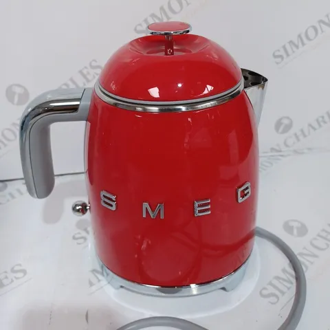 SMEG 50'S RETRO MINI ELECTRIC KETTLE 0.8L, RED