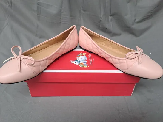 BOXED PAIR OF FRENCH SOLE QUILTED LEATHER FLAT SHOES IN PINK UK SIZE 5