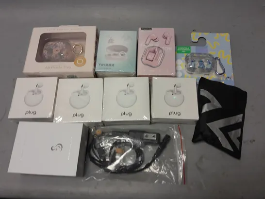 LOT OF APPROXIMATELY 22 ASSORTED AUDIO ITEMS TO INCLUDE AIRPOD PRO CASES AND PLUG EARPHONES