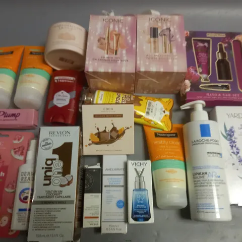 LOT OF APPROXIMATELY 25 ASSORTED HEALTH AND BEAUTY ITEMS TO INCLUDE YARDLEY LUXURY SOAP, ICONIC ALL WRAPPED UP SETS AND COCO SPONGE AND CLEANSER