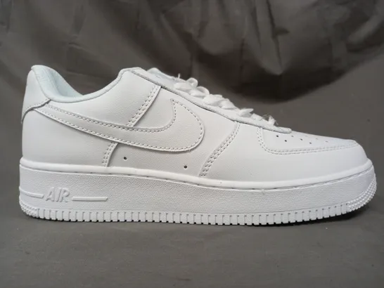 PAIR OF NIKE AIR FORCE 1 SHOES IN WHITE UK SIZE 7