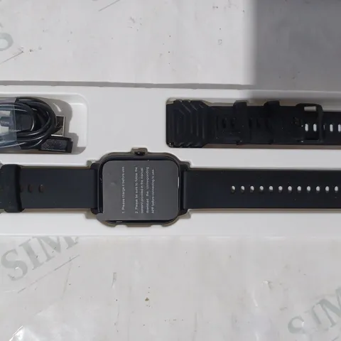 BOXED APTKDOE SMART WATCH FITNESS TRACKER IN BLACK