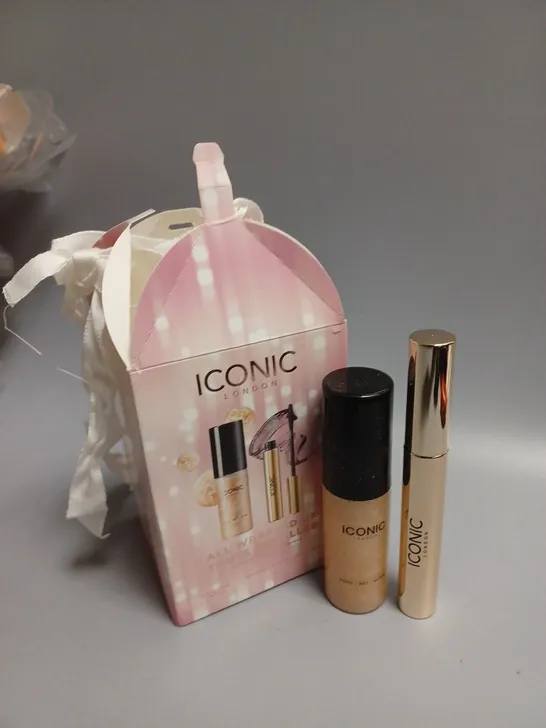 BOXED ICONIC LONDON ALL WRAPPED UP MAKE UP SET  RRP £22