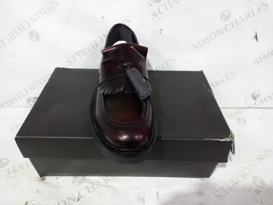 BOXED PAIR OF HUDSON ARIES LOAFERS IN BURGUNDY UK SIZE 9