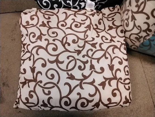 LOT CONTAINING APPROXIMATELY 10 PATTERN PRINT CUSHIONS (COLLECTION ONLY)