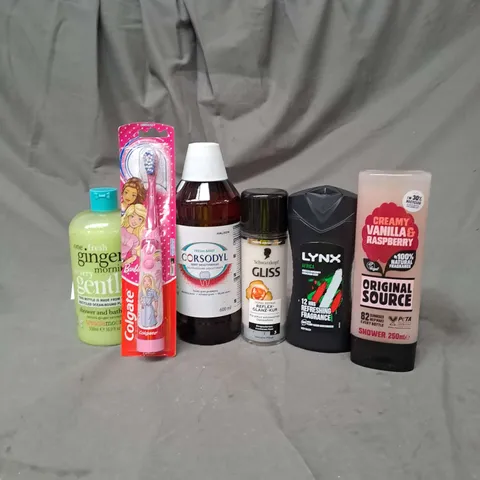 APPROXIMATELY 20 ASSORTED COSMETIC PRODUCTS TO INCLUDE ORIGINAL SOURCE SHOWER GEL, COLGATE BARBIE TOOTHBRUSH, AND LYNX SHOWER GEL ETC. 