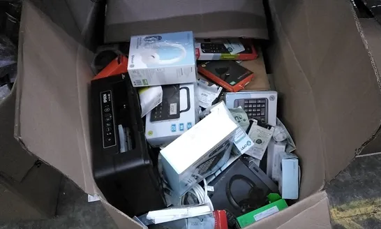 BOX OF ASSORTED ELECTRICAL ITEMS INCLUDING DVD PLAYER, RADIO, RAZER KEYBOARD, SPEAKER SET AND SLIM POWER BANK