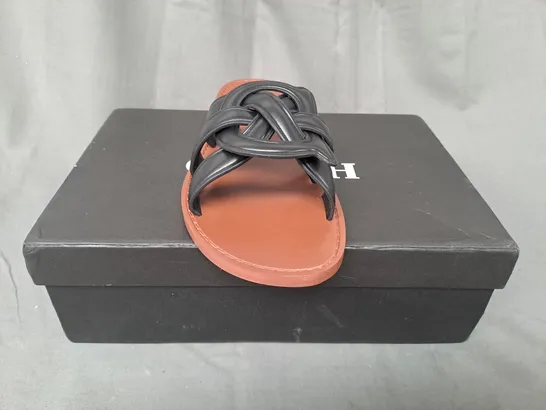 BOXED PAIR OF COACH OPEN TOE FLAT SANDALS IN BLACK EU SIZE 40