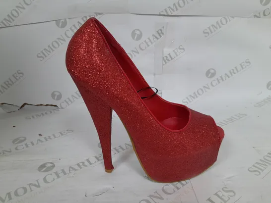 PAIR OF CASANDRA OPEN TOE HIGH HEELS IN RED - SIZE 5