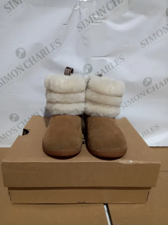 BOXED PAIR OF MINI QUILTED FLUFF UGG BOOTS SIZE 8