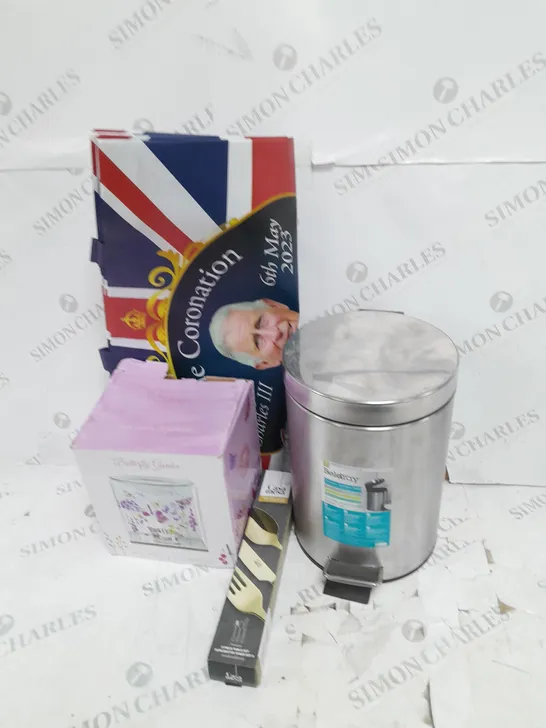 MEDIUM BOX OF ASSORTED ITEMS TO INCLUDE MINI BIN, TABLE SET AND KING CORONATION BAGS