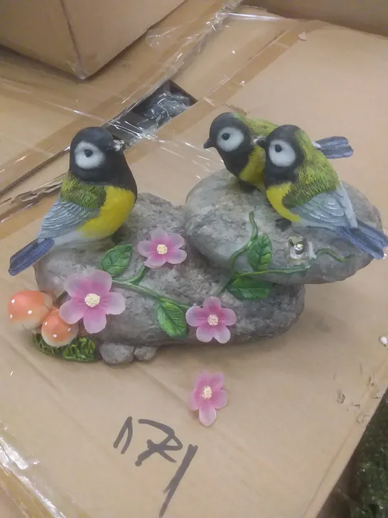 BOXED 3 BIRDS FIGURE WITH SOLAR LIGHT 