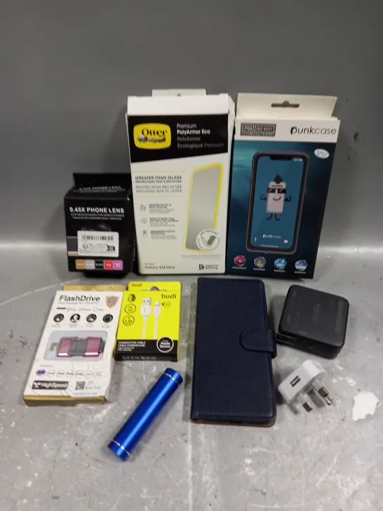 APPROXIMATELY 20 ASSORTED SMARTPHONE ACCESSORIES TO INCLUDE PROTECTIVE CASES, CHARGING CABLES, USB PLUGS ETC 