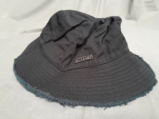 JACQUEMUS BLACK BUCKET HAT 