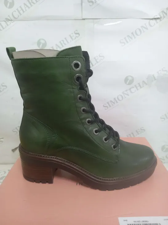 BOXED PAIR OF MODA IN PELLE BELLZIE LACE UP BOOTS IN GREEN SIZE 4