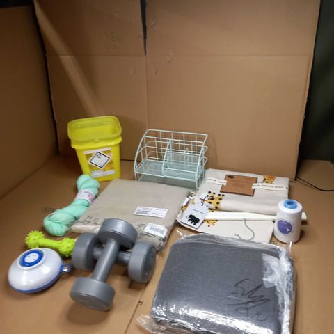 LARGE BOX OF APPROXIMATELY 25 ASSORTED HOUSEHOLD ITEMS TO INCLUDE DUMBELLS, BABY BLANKET AND WATER FILTERS