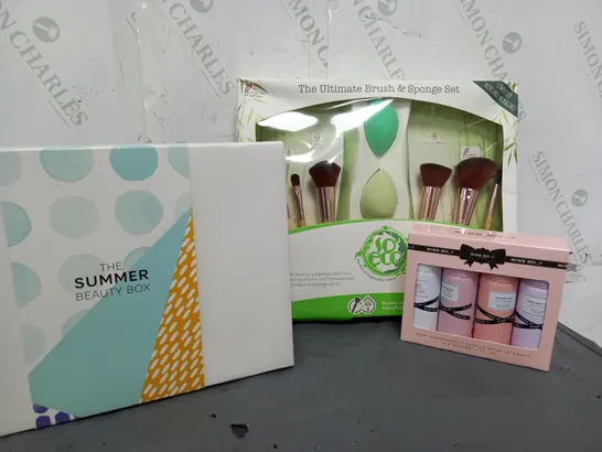 APPROXIMATELY 10 FRAGRANCE AND COSMETIC BOXSETS TO INCLUDE SO ECO BRUSH & SPONGE SET, THE SUMMER BEAUTY SET, MISS SO...? BODY FRAGRANCE SET, ETC