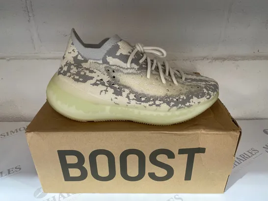 BOXED PAIR OF ADIDAS YEEZY BOOST 380 CREAM/GREY TRAINERS SIZE 9.5