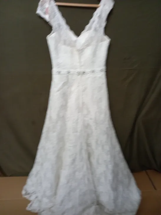 ROSETTA NICOLINI LACE EMBELLISHED WEDDING DRESS - SIZE RNP