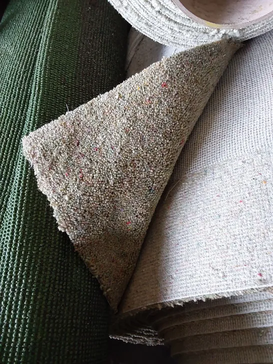 ROLL OF QUALITY DIM HEATHERS CARPET // SIZE: APPROX 5 X 20m