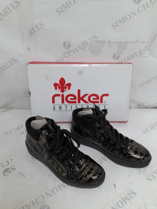 PAIR OF RIEKER TRAINER BOOTS SIDE ZIP BLACK/MULTI SIZE 4