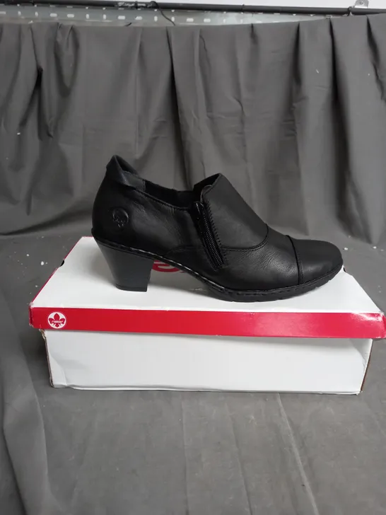 BOXED PAIR OF RIEKER SHOE BOOTS IN BLACK UK SIZE 6.5