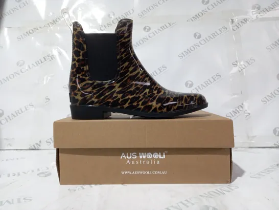 BOXED PAIR OF AUS WOOLI AUSTRALIA SHOES IN LEOPARD PRINT UK SIZE 7