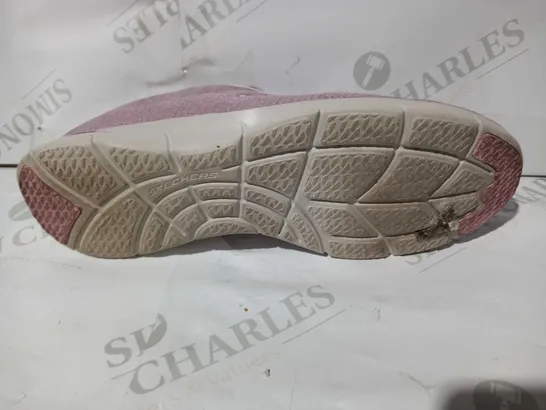 BOXED PAIR OF SKECHERS ARCH FIT MAUVE TRAINERS, UK SIZE 6