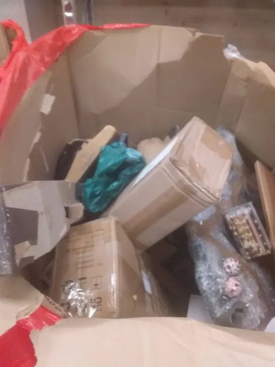 PALLET OF ASSORTED ITEMS INCLUDING AIR FRYER, TOILET SEAT, DECK CHAIR