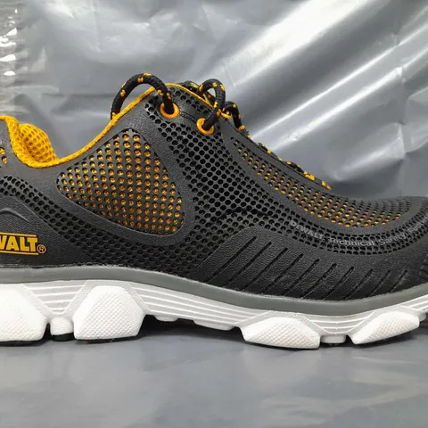 PAIR OF DEWALT SAFETY SHOES IN BLACK/YELLOW UK SIZE 6