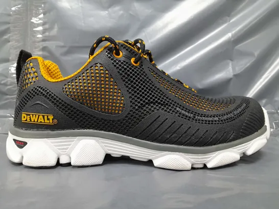 PAIR OF DEWALT SAFETY SHOES IN BLACK/YELLOW UK SIZE 6