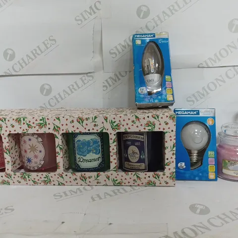 BOX OF APPROXIMATELY 20 ASSORTED ITEMS TO INCLUDE - CATH KIDSTON CANDLES - LIGHT BULB - YANKEE CANDLE SUNNY DAYDREAM ETC