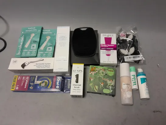 BOX OF APPROXIMATELY 15 COSMETIC ITEMS TO INCLUDE MANSCAPED SCRUB, LUMIN CHARCOAL SCRUB, AND BOOHEADS ETC.