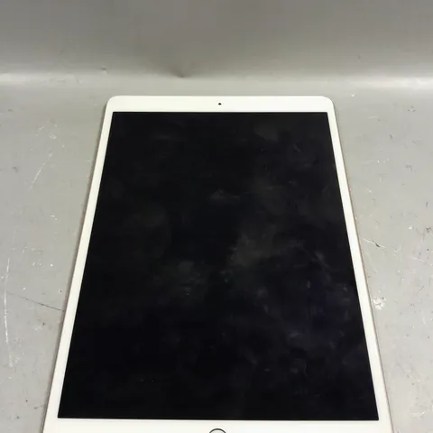 APPLE IPAD AIR TABLET - A2152