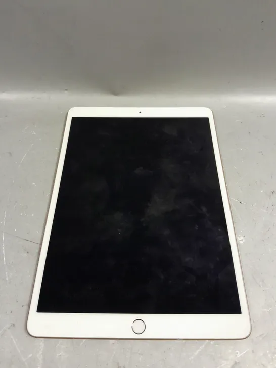 APPLE IPAD AIR TABLET - A2152