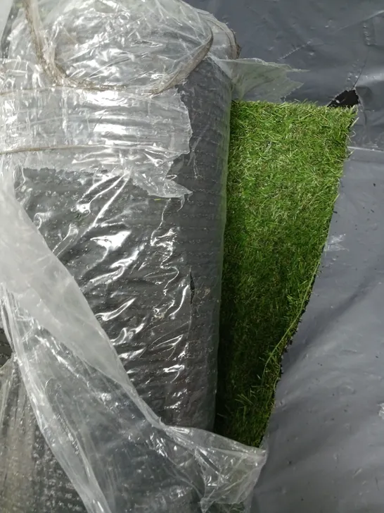 LARGE ARTIFICIAL GRASS FLOOR ROLL - COLLECTION ONLY