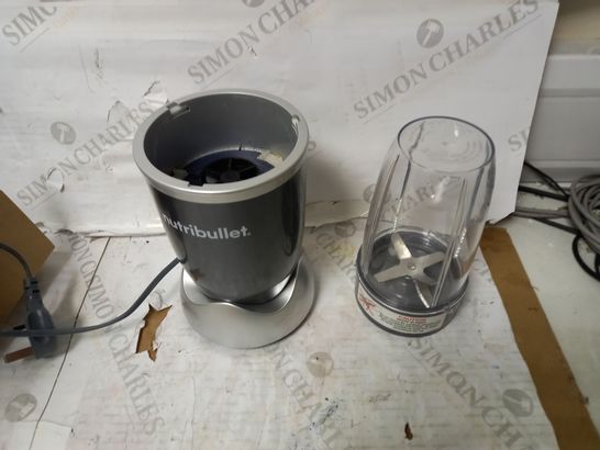 NUTRIBULLET 600 BLENDER 