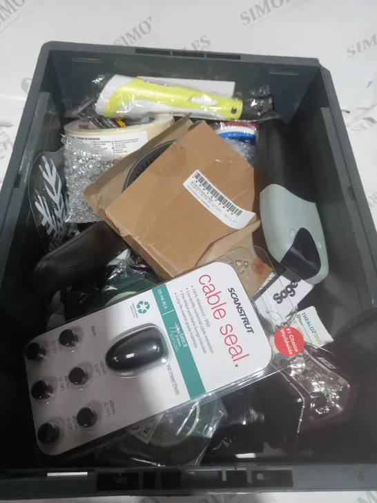 BOX OF APPROXIMATELY 15 ASSORTED ITEMS TO INCLUDE - CABLE SEAL, CAN COVERS, COFFEE MACHINE ORNAMENT ETC