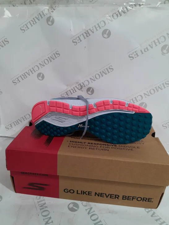 BOXED PAIR OF SKECHERS TRAINERS IN BLUE SIZE 6