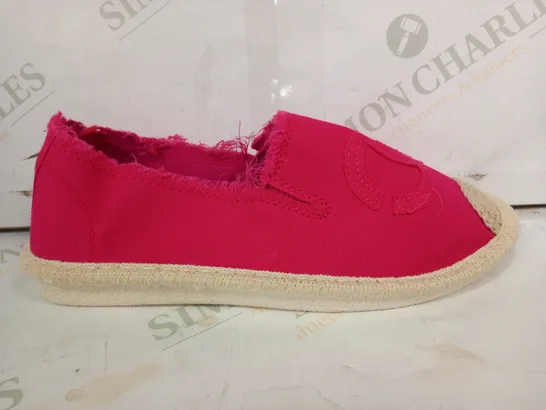 PAIR OF CHANEL CANVAS SLIP-ON SHOES IN PINK EU SIZE 37