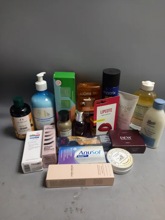 BOX OF APPROXIMATELY 20 COSMETIC ITEMS TO INCLUDE - PERSONAL CARE - THE BODY SHOP SHOWER GEL - ETC 