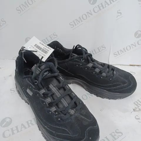 BOXED SKETCHERS D LITES LACE TRAINER IN BLACK SIZE 5
